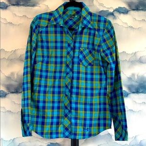 Under Armour Women’s semi-fitted button down shirt